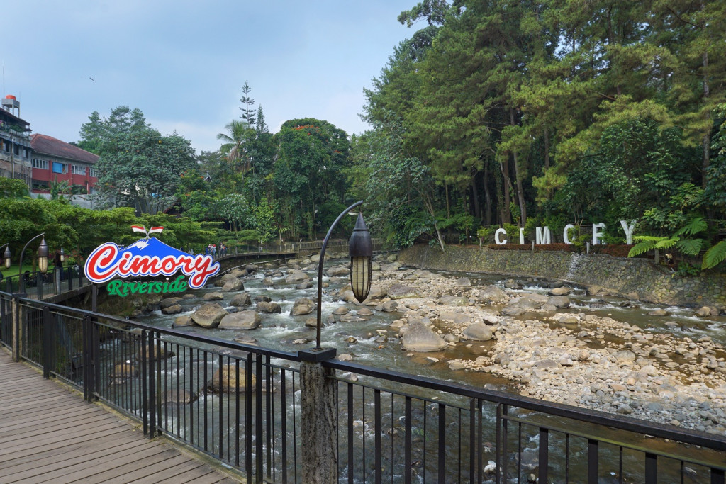 Cimory Riverside : Tempat Makan Romantis di Tepi Sungai